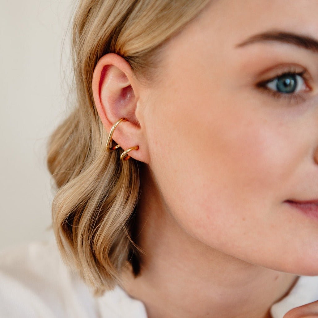 Les boucles d'oreilles Gloria en vermeil, minimaliste, par créatrice bruxelloise de bijoux Aurore Havenne